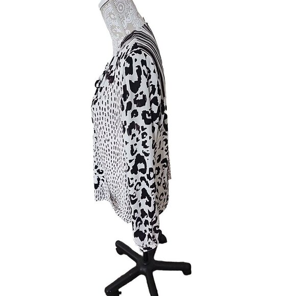 CAbi White Brown Animal Print Polyester Faux Wrap Shirt Blouse Style 590 Medium - Picture 5 of 9
